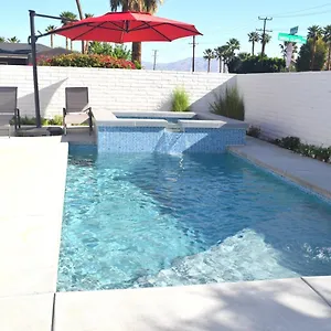 https://west-racquet-club-art-room.palm-springs-ca-hotels.com